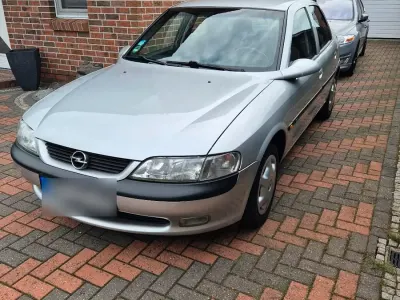 Gebraucht Opel Vectra 101 PS (74 kW) 1995 Grau Limousine