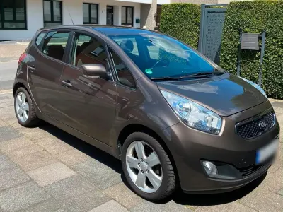 Gebraucht Kia Venga Spirit 125 PS (91 kW) 2014 Braun Kleinwagen