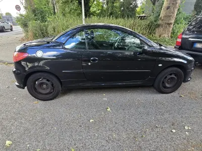 Gebraucht Peugeot 206 CC 109 PS (80 kW) 2004 Schwarz Cabrio