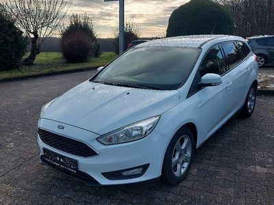 Gebraucht Ford Focus Trend 125 PS (91 kW) 2017 Weiß Limousine