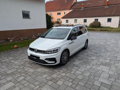 Second-hand VW Touran Highline 150 CP (110 kW) 2019 Alb Monovolum