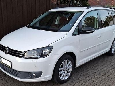 Weiß Gebraucht 2012 VW Touran Match Van / Kleinbus | 6.300 € (Guter Preis)
