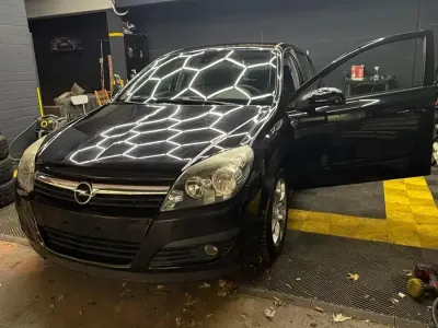 Gebraucht Opel Astra 105 PS (77 kW) 2006 Schwarz Kleinwagen