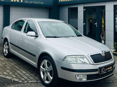 Używany Skoda Octavia Elegance 116 KM (85 kW) 2004 Srebrny Sedan/Limuzyna