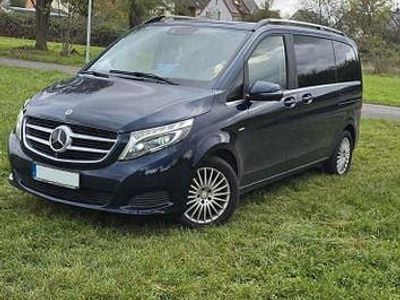 Mercedes V220