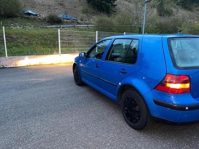 Blau Gebraucht 2000 VW Golf IV Kleinwagen | 1.200 € (Guter Preis)