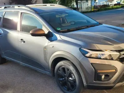 Używany Dacia Jogger Extreme 110 KM (80 kW) 2025 Szary Minivan