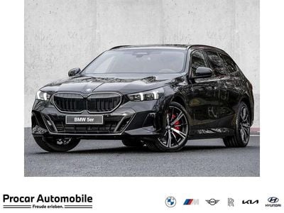 Saphirschwarz metallic Neu 2026 BMW 550 M Sport Kombi | 74.590 € (Guter Preis)
