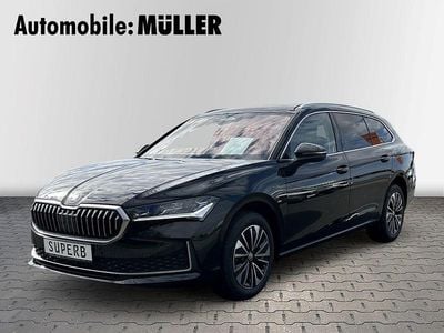 Neu Skoda Superb Selection 150 PS (110 kW) 2025 Schwarz Kombi