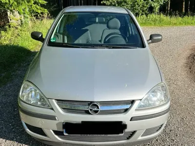 Używany Opel Corsa 59 KM (43 kW) 2003 Srebrny Hatchback