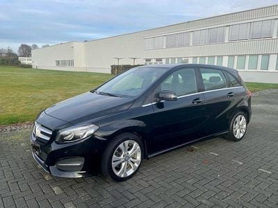 Gebraucht Mercedes B180 122 PS (89 kW) 2015 Schwarz Van / Kleinbus