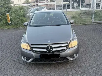 Gebraucht Mercedes B180 109 PS (80 kW) 2012 Grau Kleinwagen