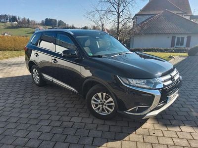 Gebraucht Mitsubishi Outlander Edition 150 PS (110 kW) 2017 Schwarz SUV