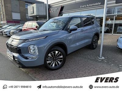 Neu Mitsubishi Outlander P-HEV Plus 136 PS (100 kW) 2025 Mondsteingrau SUV
