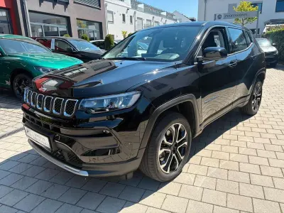 Gebraucht Jeep Compass 131 PS (96 kW) 2024 Schwarz SUV