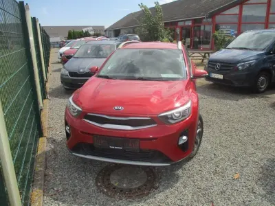 Gebraucht Kia Stonic Spirit 120 PS (88 kW) 2017 Rot SUV