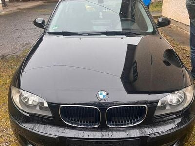 Gebraucht BMW 116 122 PS (89 kW) 2009 Schwarz Kleinwagen
