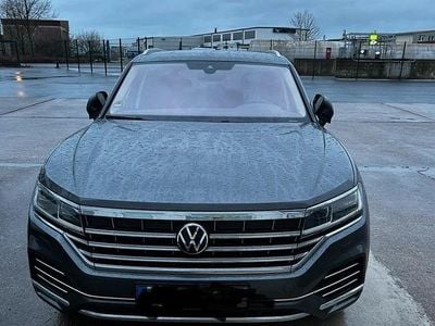 Gebraucht VW Touareg 231 PS (169 kW) 2022 Grau SUV