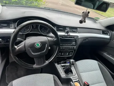 Gebraucht Skoda Superb 125 PS (91 kW) 2009 Schwarz Limousine