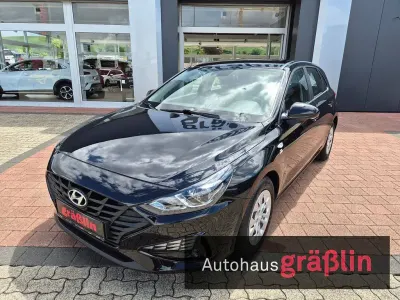 Gebraucht Hyundai i30 Select 120 PS (88 kW) 2021 Schwarz Limousine
