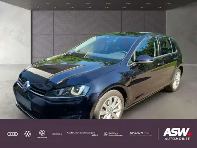Gebraucht VW Golf VII Highline 122 PS (89 kW) 2014 Deep black perleffekt Limousine