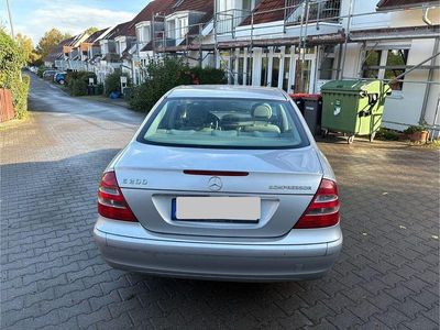 Mercedes E200
