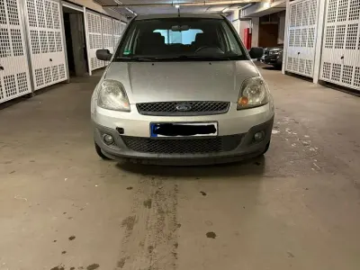 Gebraucht Ford Fiesta 70 PS (51 kW) 2006 Silber Kleinwagen