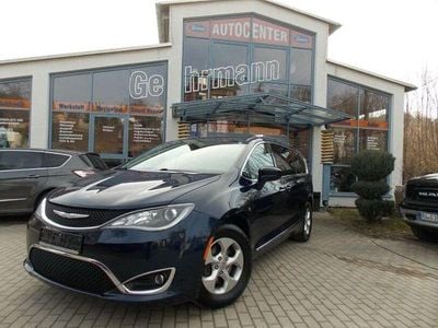 Gebraucht Chrysler Pacifica 287 PS (211 kW) 2017 Blau Van / Kleinbus