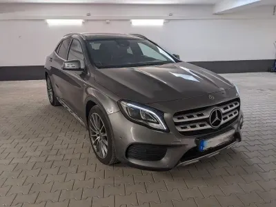Usata Mercedes GLA200 156 CV (114 kW) 2019 Grigio SUV