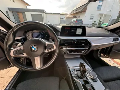 Gebraucht BMW 520 M Sport 190 PS (139 kW) 2018 Grau Kombi