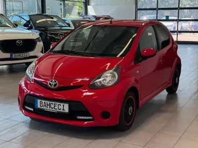 Gebraucht Toyota Aygo Connect Style 68 PS (50 kW) 2013 Rot Kleinwagen