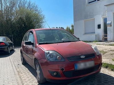 Second-hand Ford Fiesta 75 CP (55 kW) 2006 Roșu Hatchback