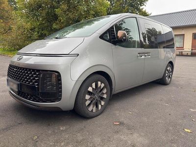 Gebraucht Hyundai Staria Signature 177 PS (130 kW) 2023 Silber Van / Kleinbus