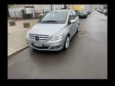 Mercedes B200