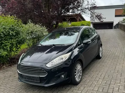 Gebraucht Ford Fiesta Titanium 100 PS (73 kW) 2013 Schwarz Kleinwagen