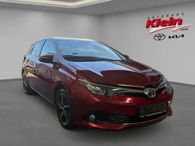Gebraucht Toyota Auris Basis 116 PS (85 kW) 2017 Tokiorot perleffekt Limousine