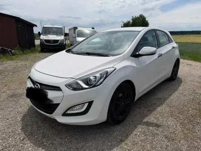 Gebraucht Hyundai i30 Classic 99 PS (72 kW) 2013 Weiß Limousine