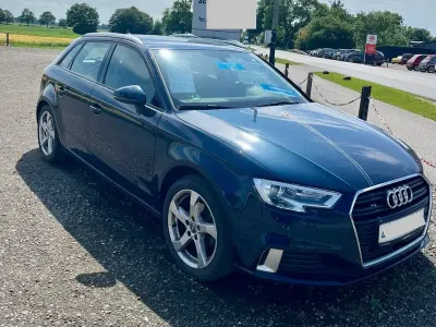Gebraucht Audi A3 Sport 116 PS (85 kW) 2018 Blau Limousine