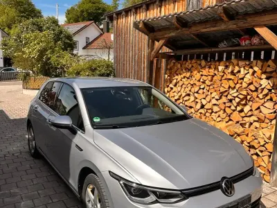 Gebraucht VW Golf VII Style 150 PS (110 kW) 2020 Silber Limousine
