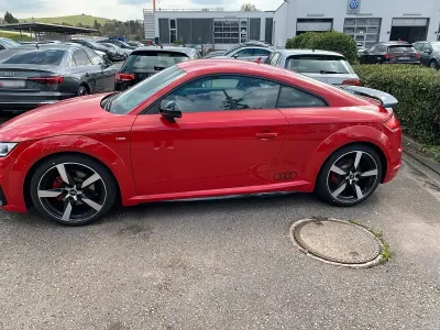 Begagnad Audi TT Competition 197 HK (144 kW) 2022 Röd Sportkupé