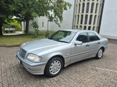 Gebraucht Mercedes C200 Classic 136 PS (100 kW) 2000 Silber Limousine