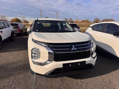 Używany Mitsubishi Outlander P-HEV Basis 136 KM (100 kW) 2025 Biały SUV