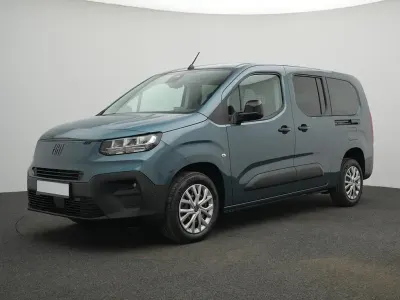 Neu Fiat Doblò 131 PS (96 kW) 2026 Blau Van / Kleinbus