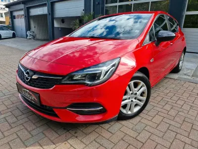 Używany Opel Astra Edition 110 KM (80 kW) 2019 Czerwony Sedan/Limuzyna
