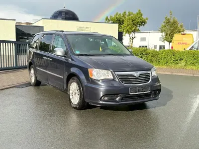 Usata Lancia Voyager 163 CV (119 kW) 2013 Blu Monovolume