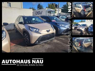 Neu Toyota Aygo X 72 PS (52 kW) 2025 Ginger beige (4u9)/ black mica SUV