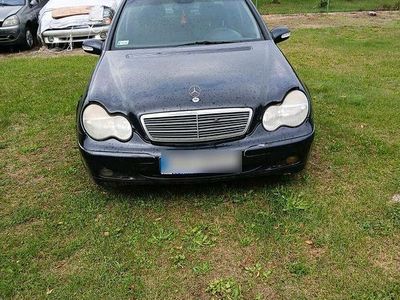 Blau Gebraucht 2002 Mercedes C220 Limousine | 950 € (Fairer Preis)