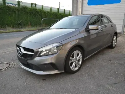 Gebraucht Mercedes A200 Urban 136 PS (100 kW) 2016 Grau Kleinwagen