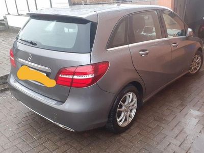 Usata Mercedes B200 136 CV (100 kW) 2015 Grigio Monovolume