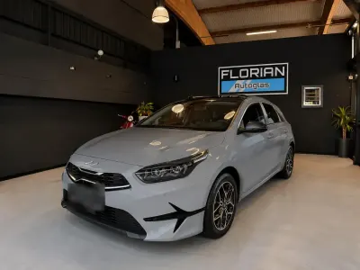 Gebraucht Kia Ceed Spirit 160 PS (117 kW) 2022 Silber Kleinwagen